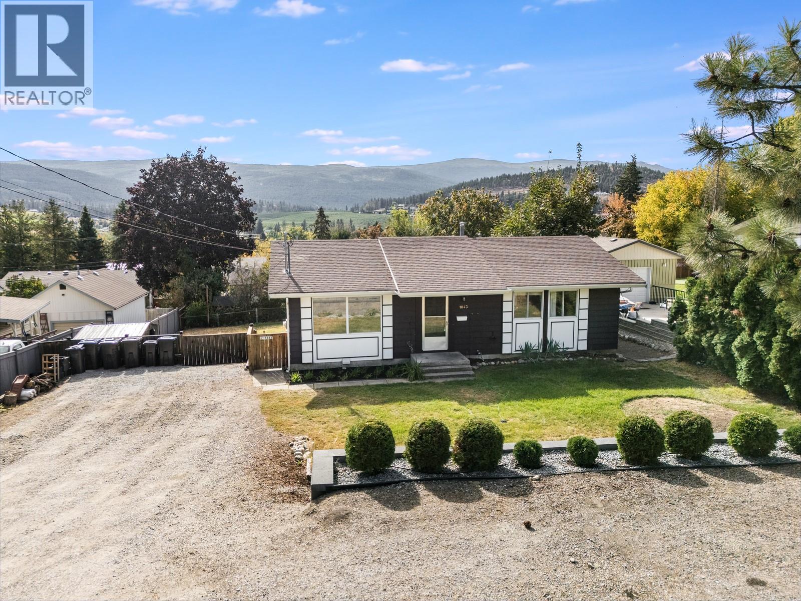 1843 Golbeck Ct, Kelowna, BC V1P 1L7