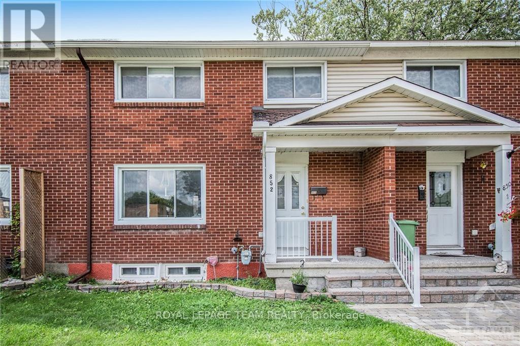 852 Cummings Ave, Ottawa, ON K1K 2L4