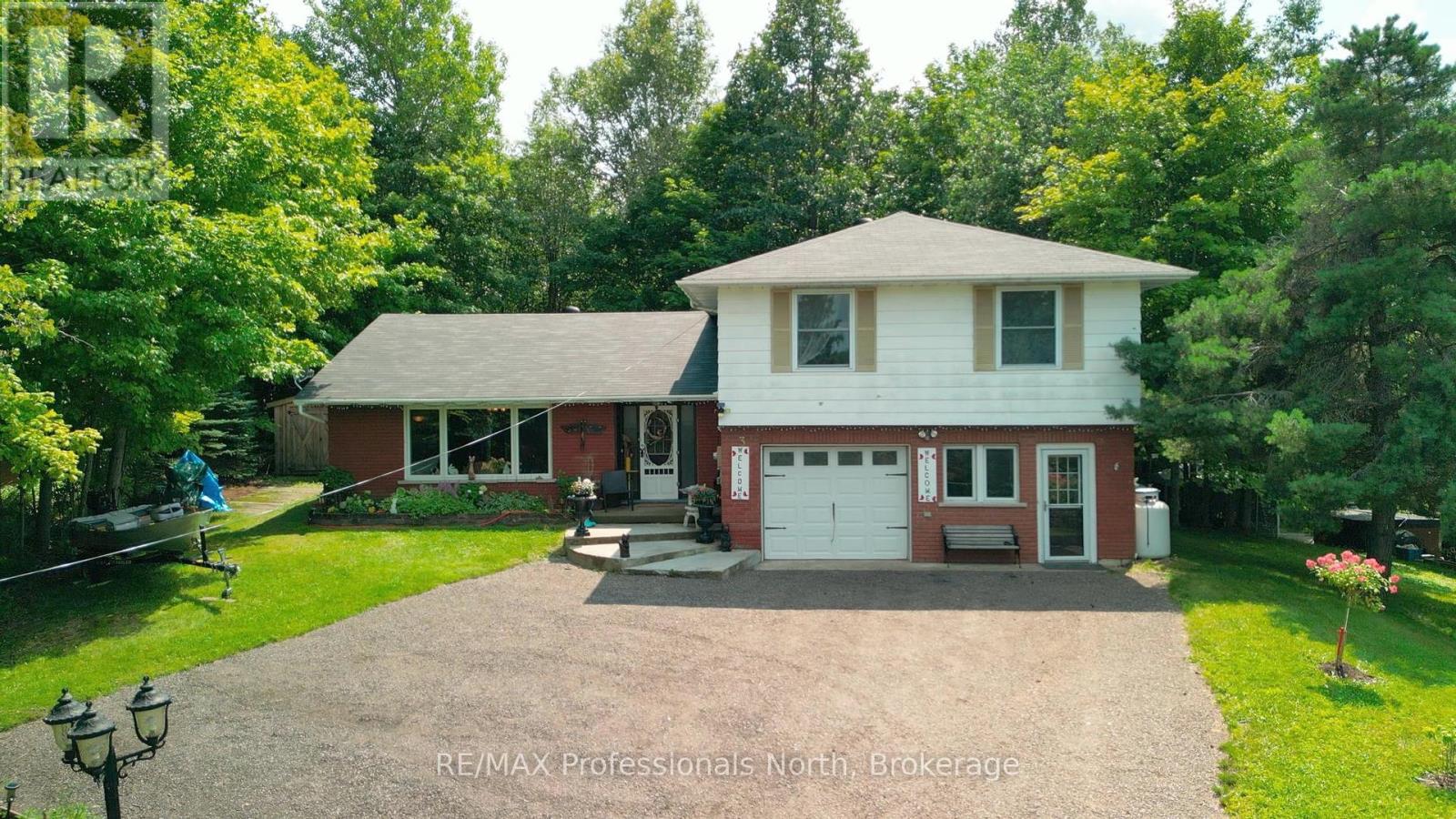 3 Oak St, Bancroft, ON K0L 1C0
