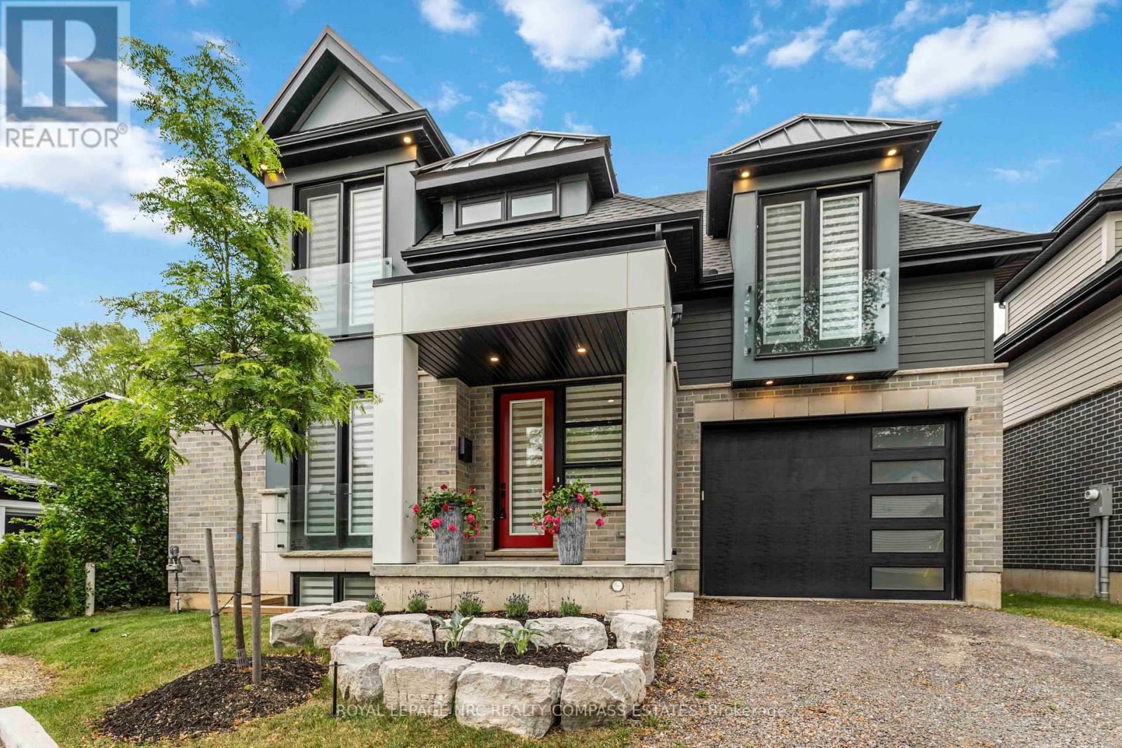 10 Paxton Ave, St. Catharines, ON L2N 5H8