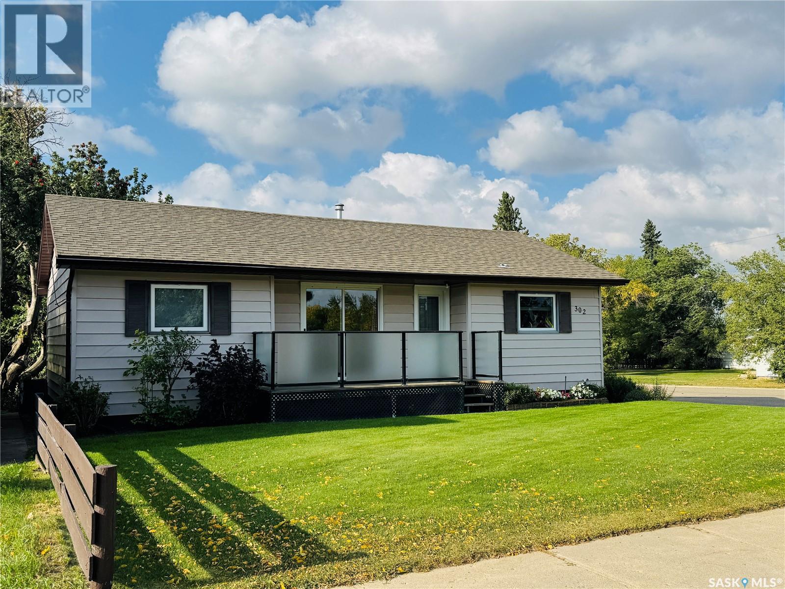 302 6 Avenue East, Biggar, SK S0K 0M0