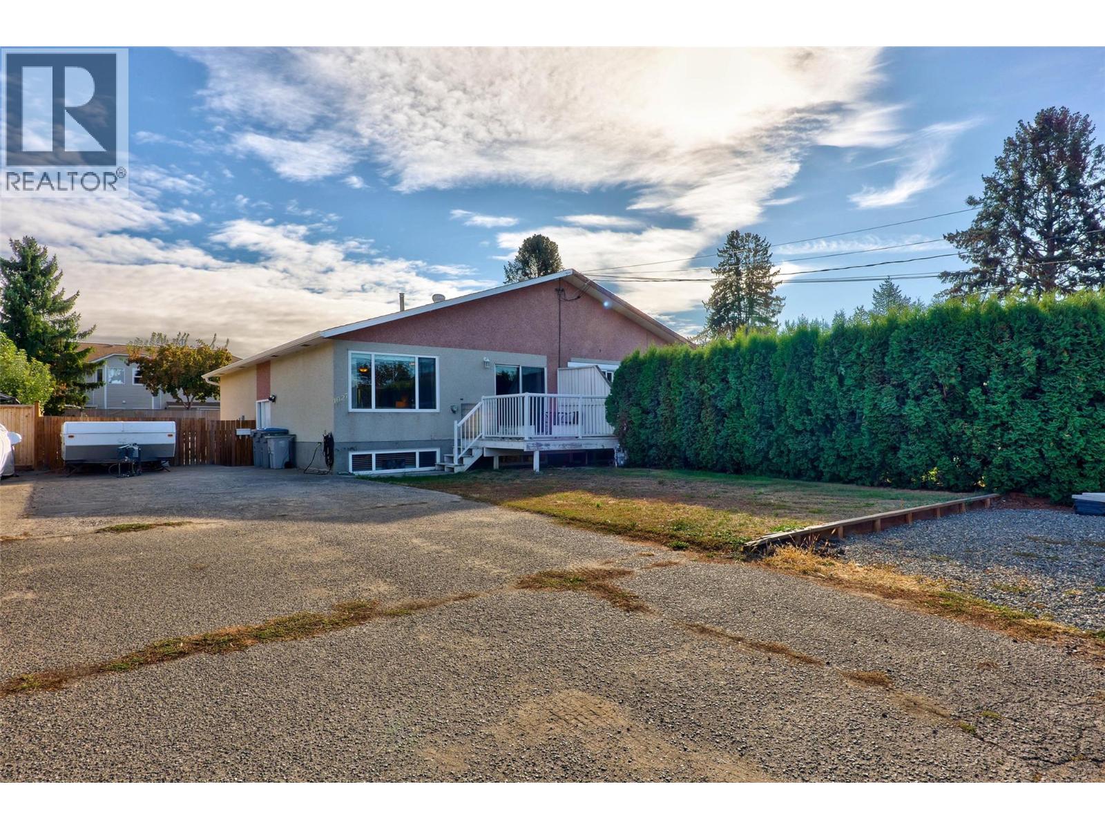 1027 Ollek St, Kamloops, BC V2B 5B1