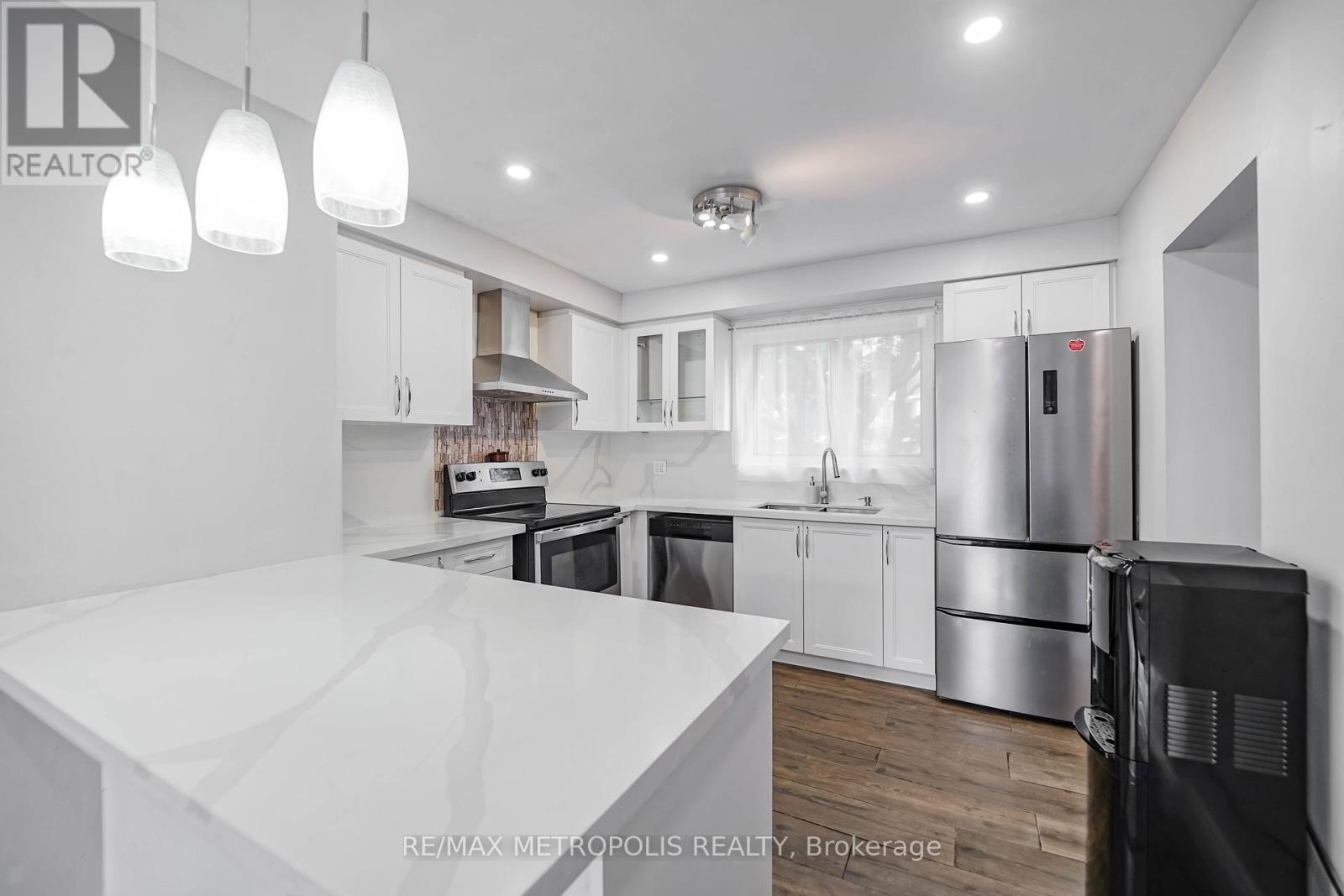 8 75 Blackwell Ave, Toronto, ON M1B 1E1