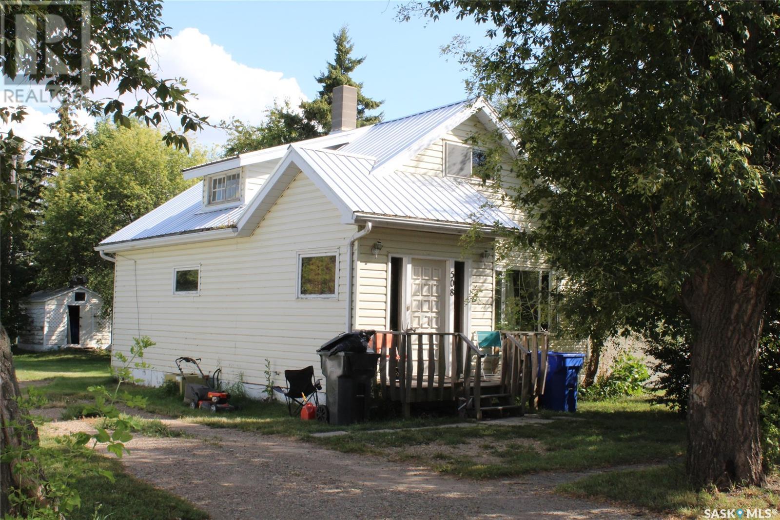 508 1 Avenue East, Lampman, SK S0C 1N0