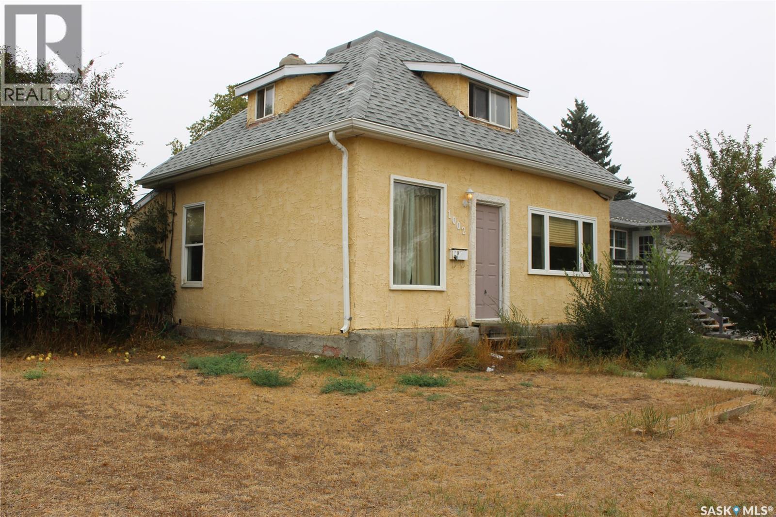 1002 Ominica St E, Moose Jaw, SK S6H 0J3
