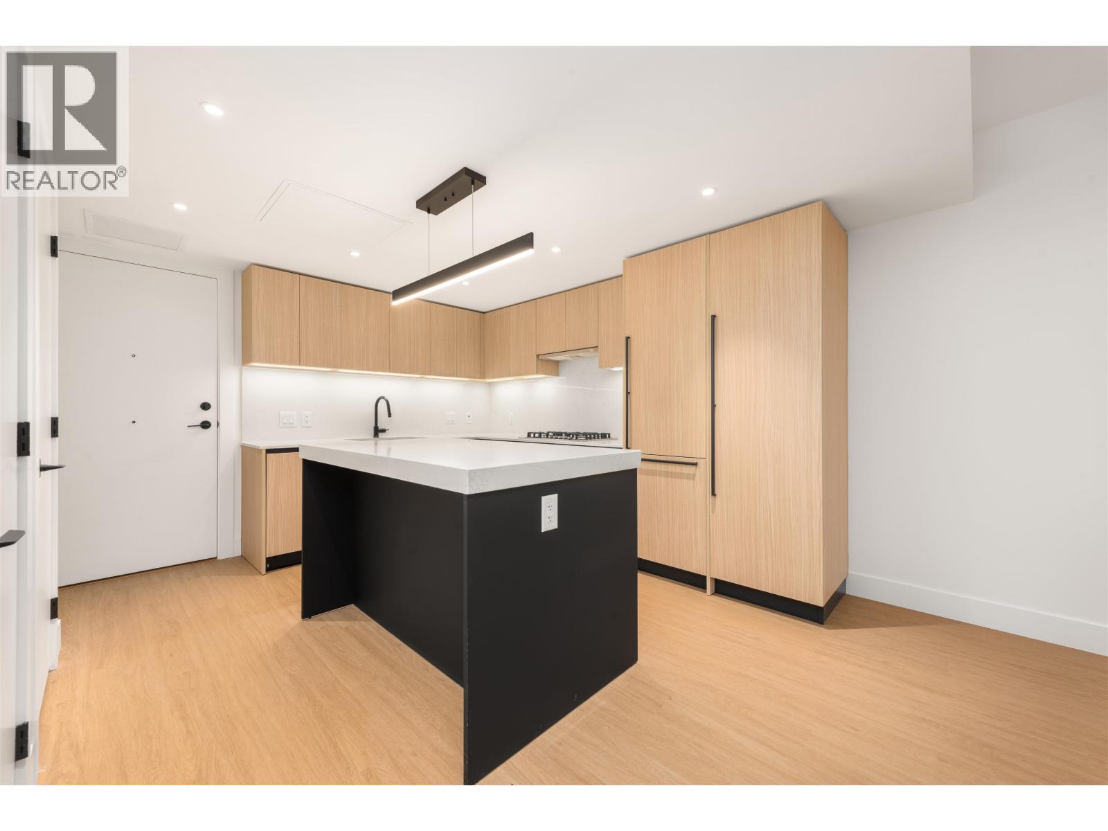 2235 E Broadway Unit 110, Vancouver, BC V5N 0J5