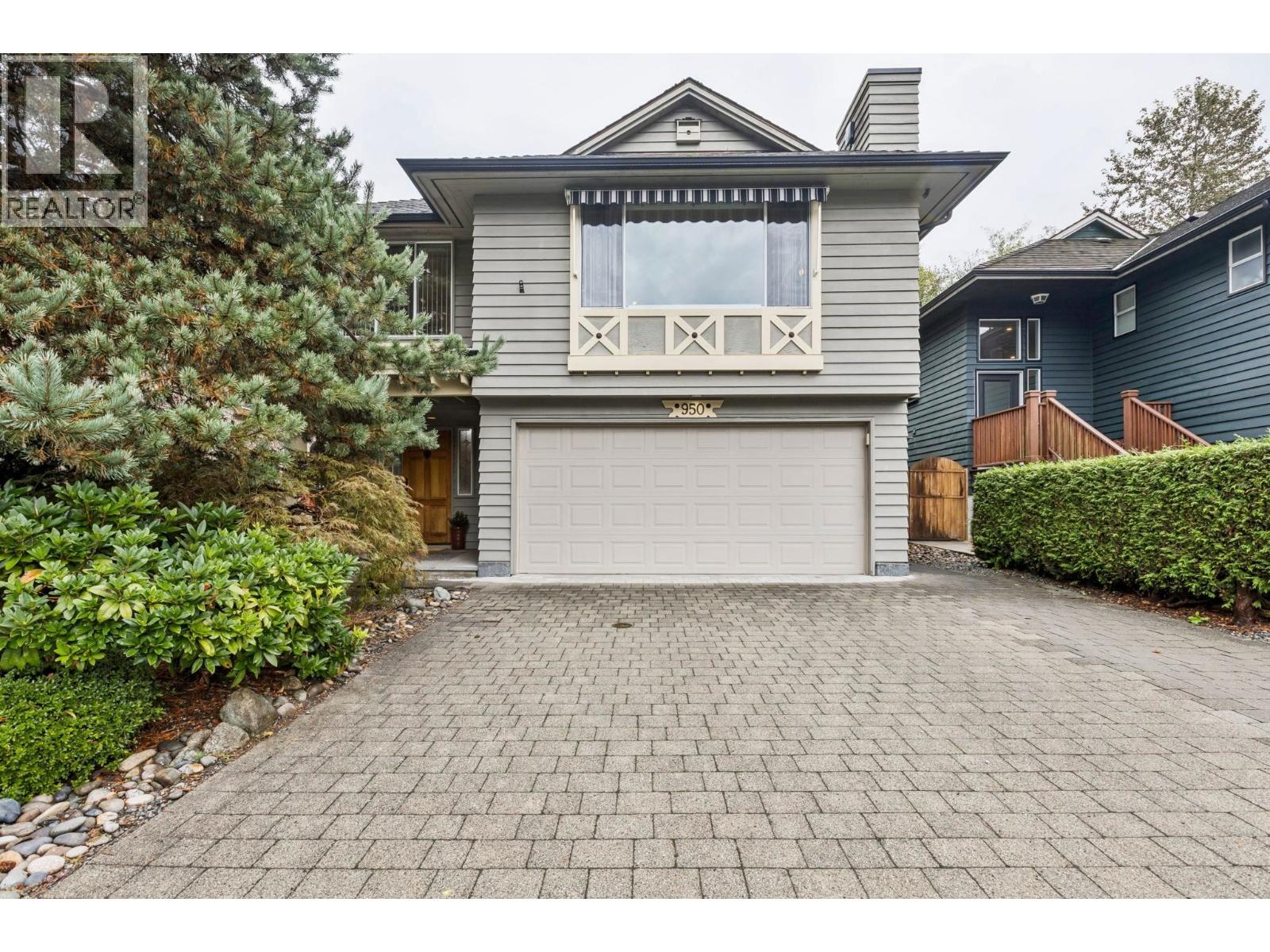 950 Roche Point Dr, North Vancouver, BC V7H 2T7