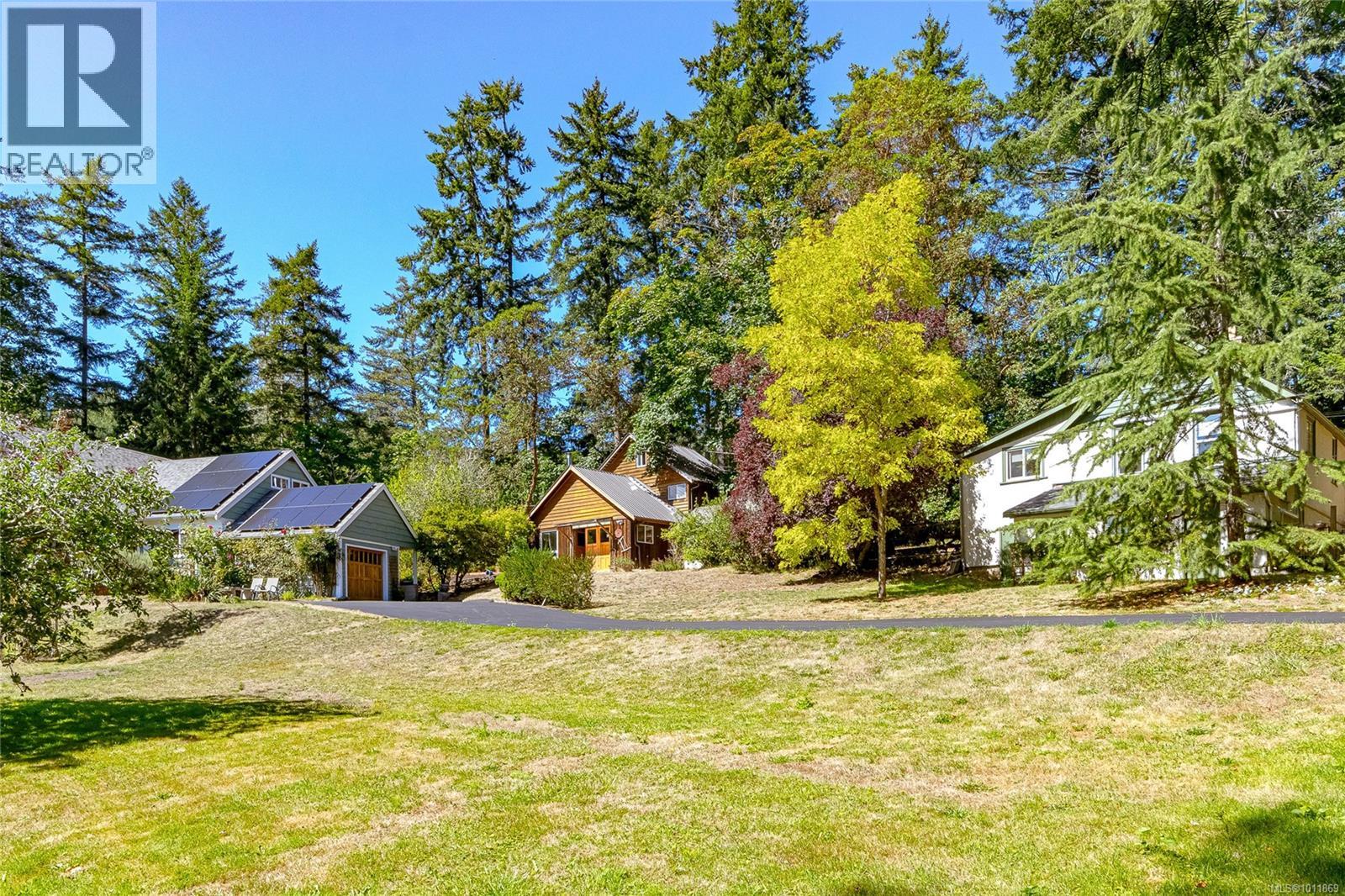 4664-4670 Spring Rd, Saanich, BC V9E 2B5
