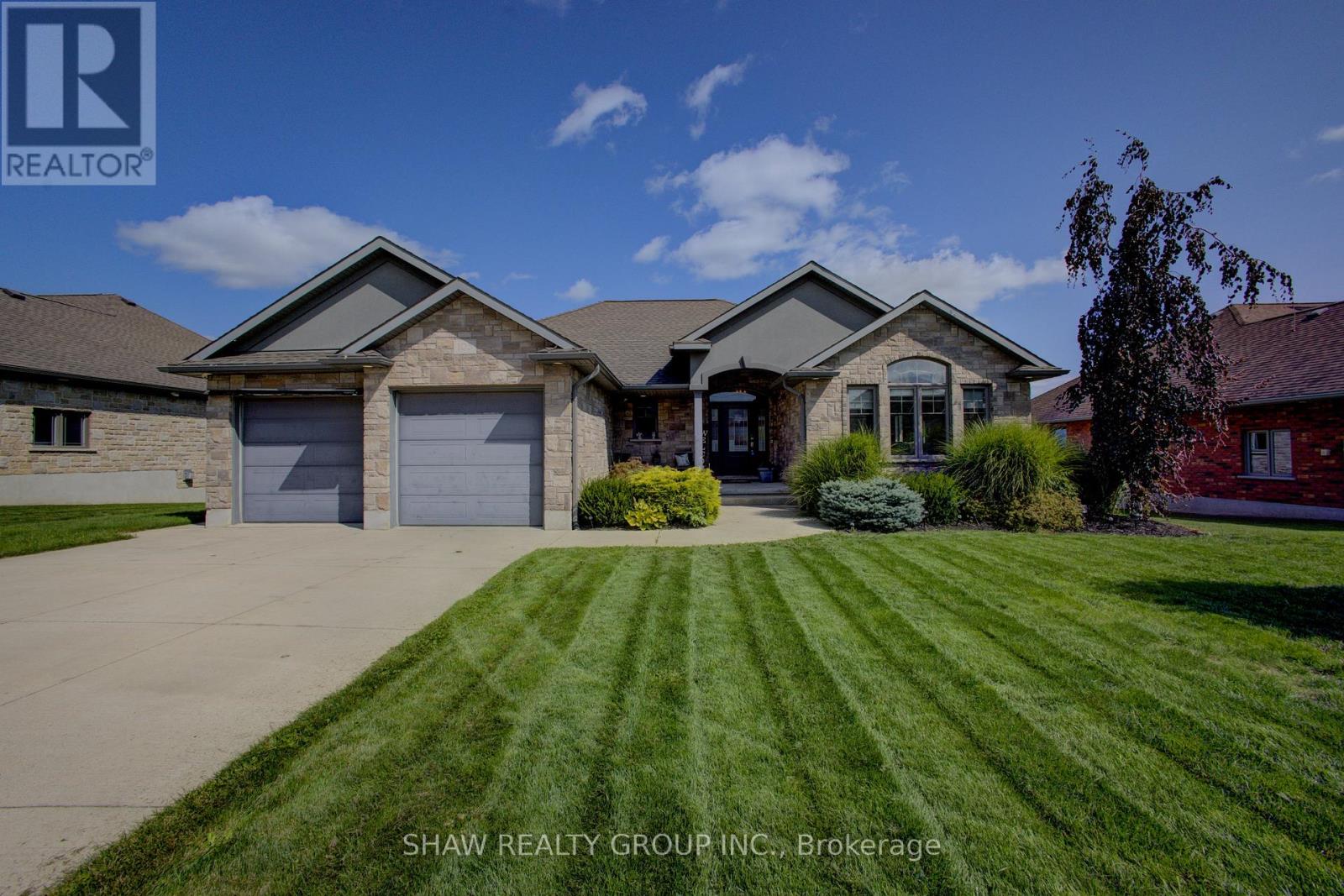 105 12th Avenue A, Hanover, ON N4N 3V1