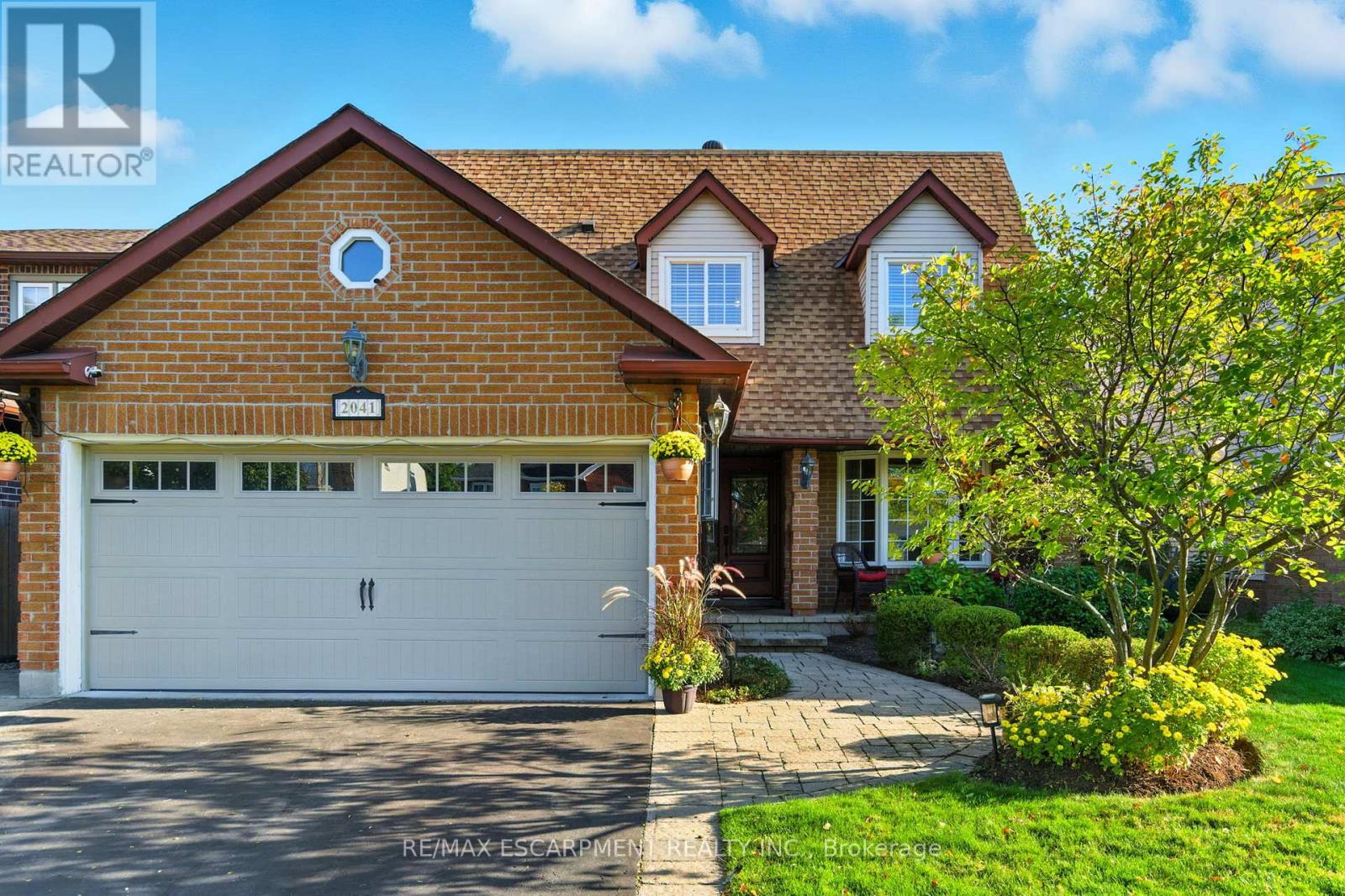 2041 Quail Valley Dr, Burlington, ON L7M 2T5