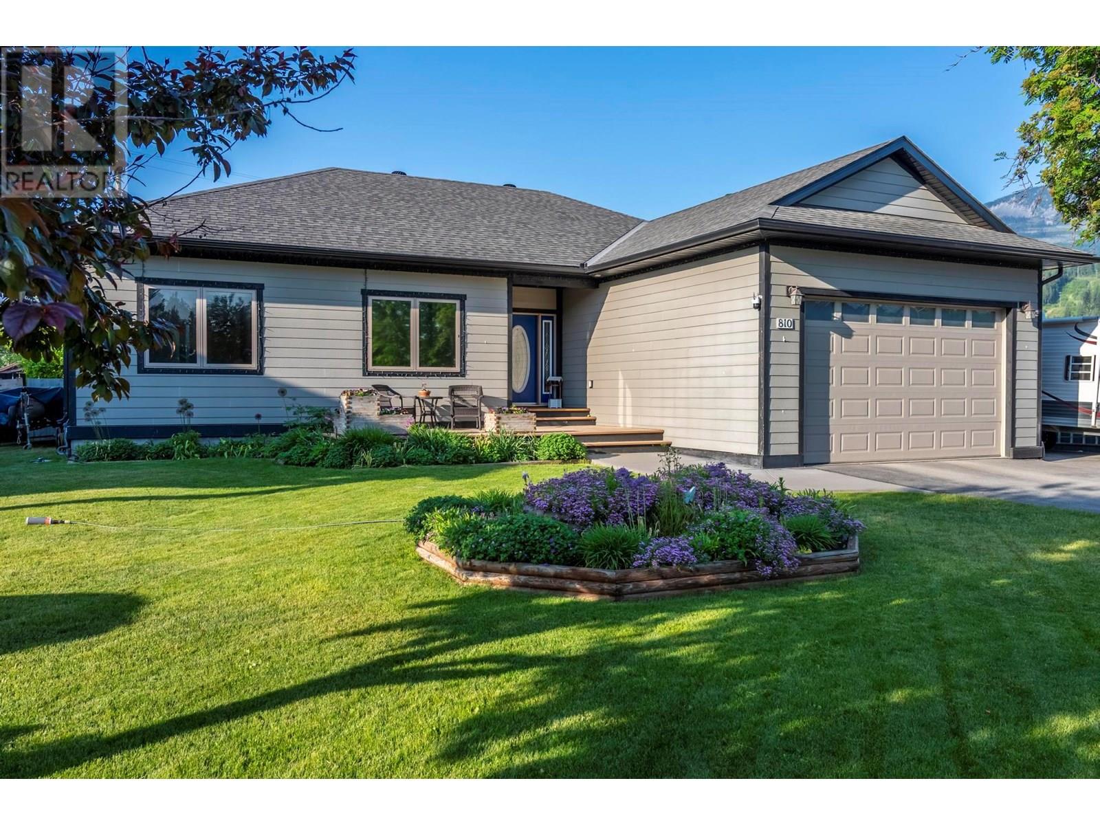 810 12 Street South, Golden, BC V0A 1H2