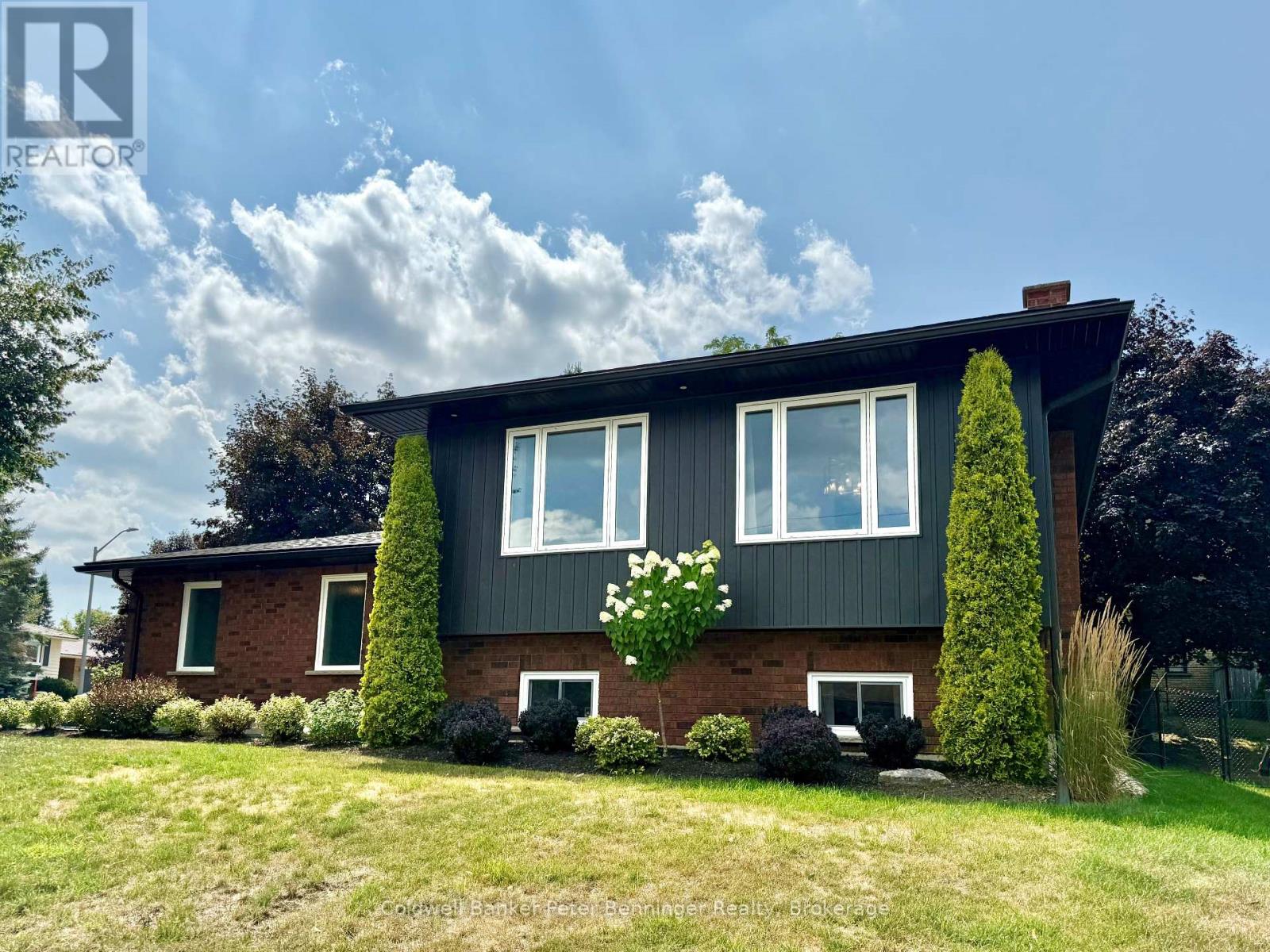 215 Thomas St, Brockton, ON N0G 2V0