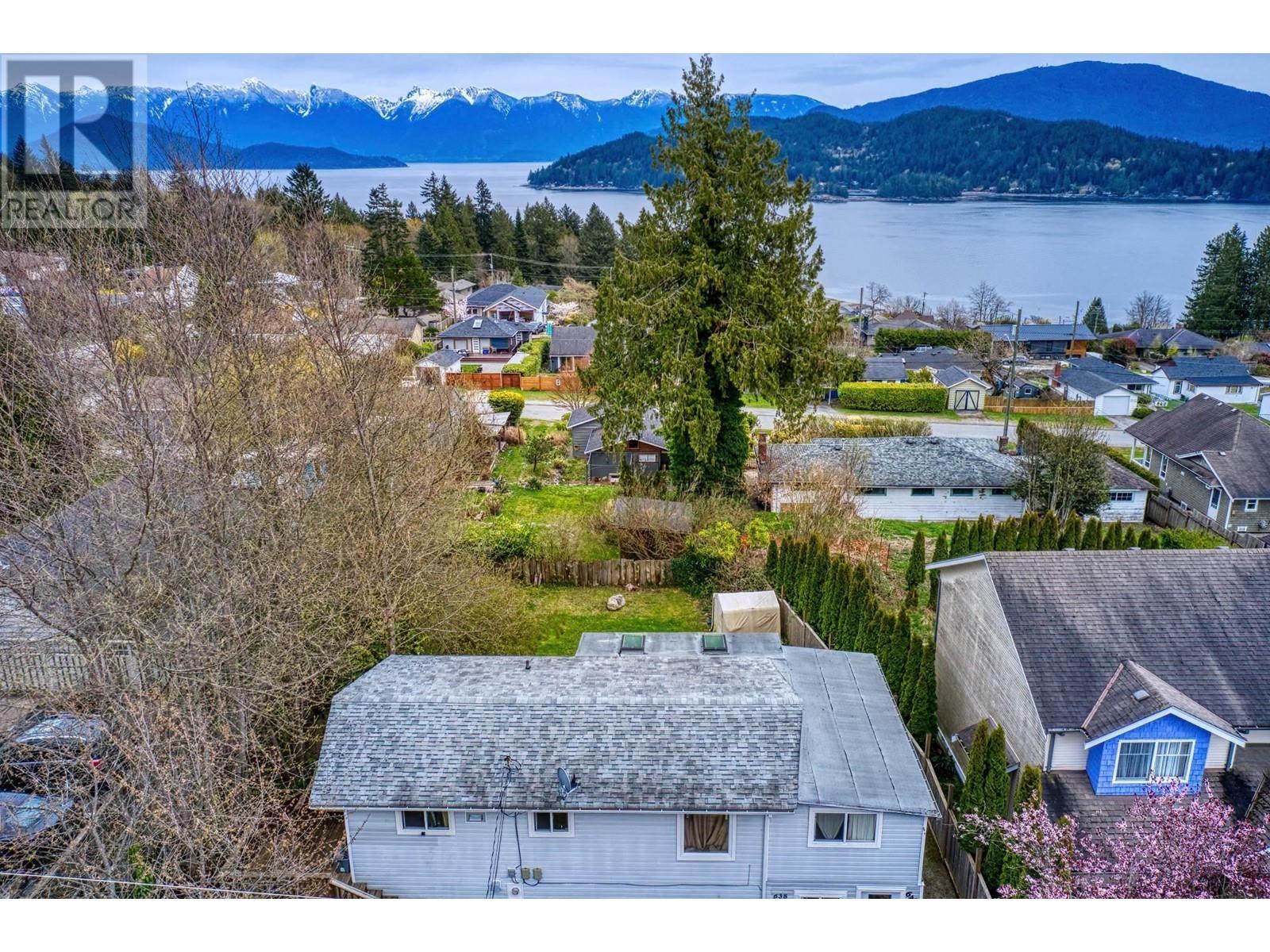 638640 Wyngaert Rd, Gibsons, BC V0N 1V9