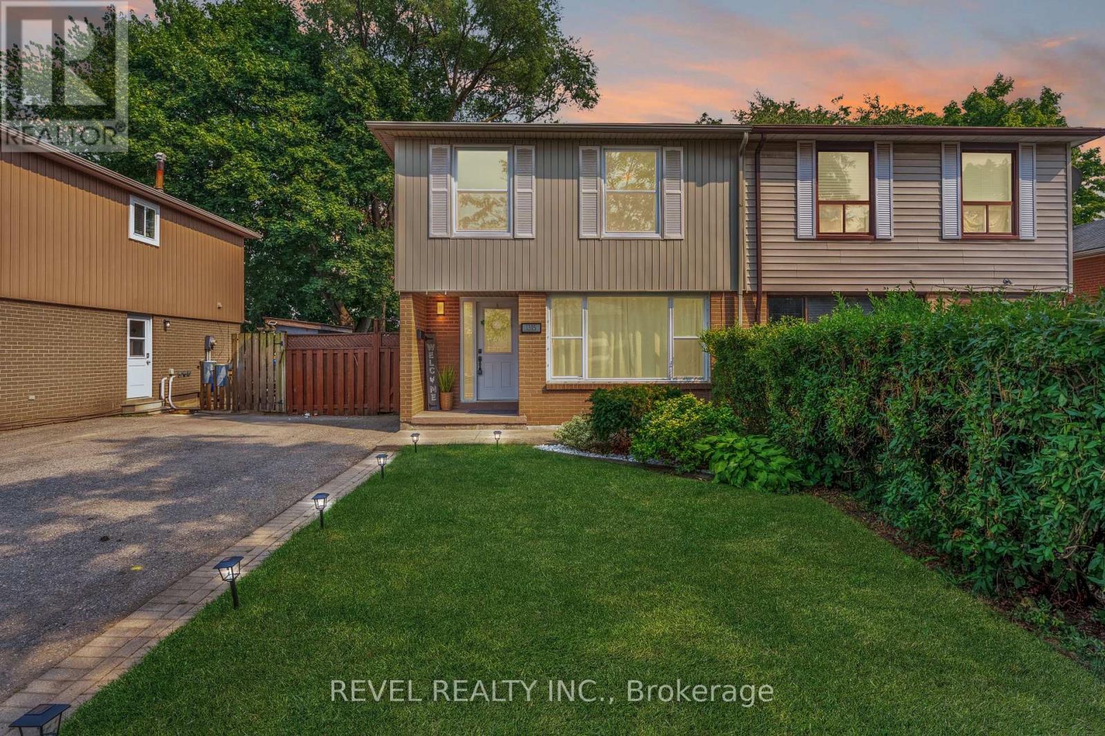 1315 Playford Rd, Mississauga, ON L5J 3V9