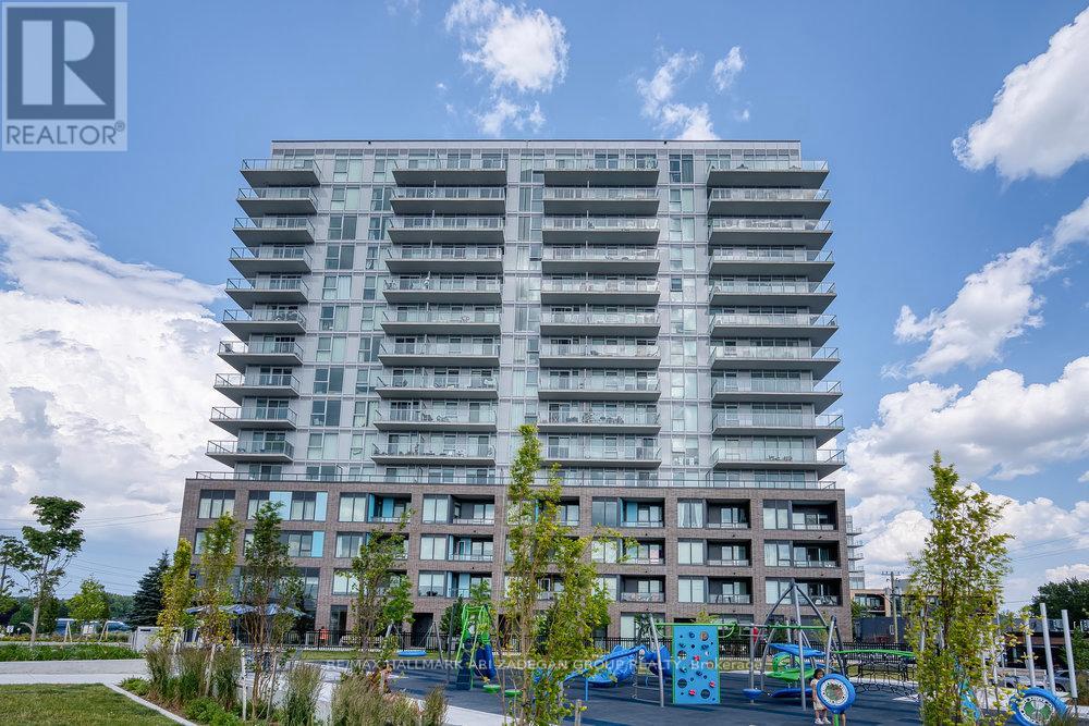 423 185 Deerfield Rd, Newmarket Central Newmarket, ON L3Y 0G7