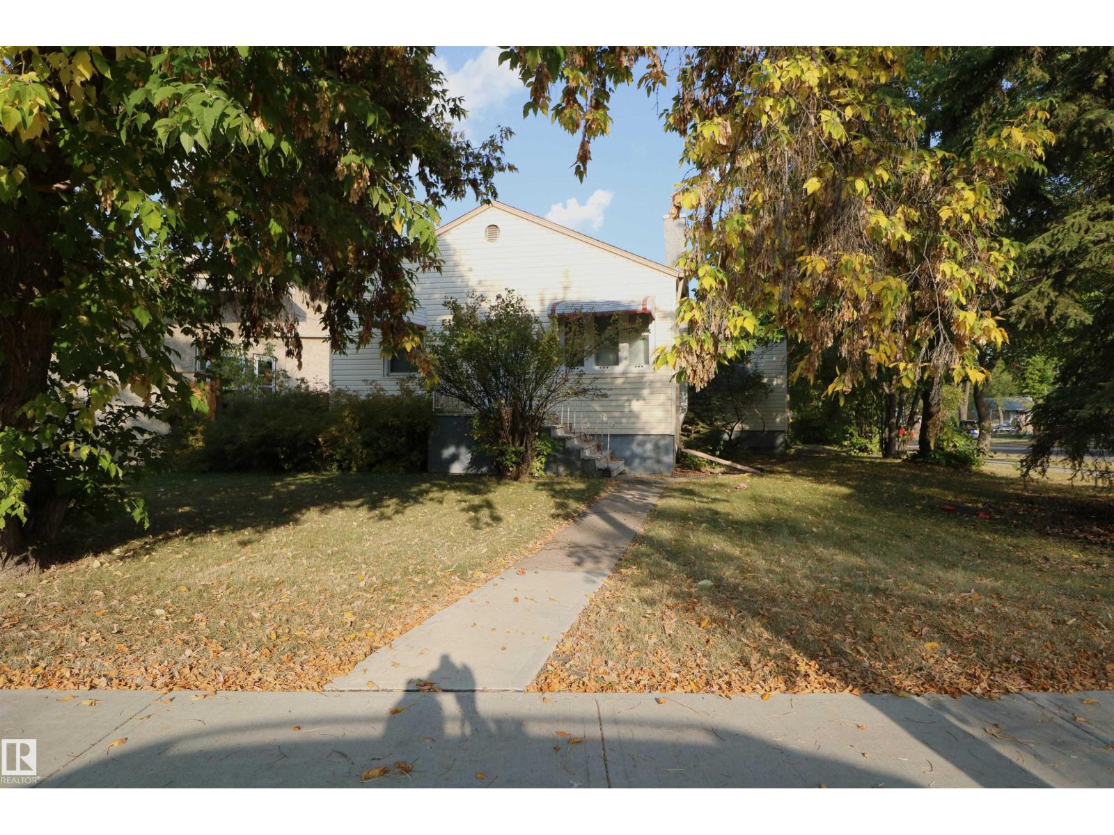 11303 St Albert Tr NW, Edmonton, AB T5M 3L2