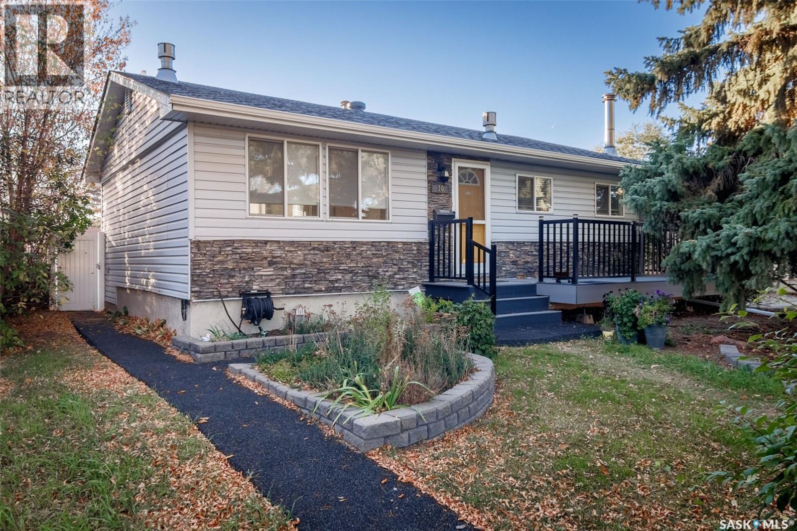 10 Mitchell Cres, Regina, SK S4R 5G6
