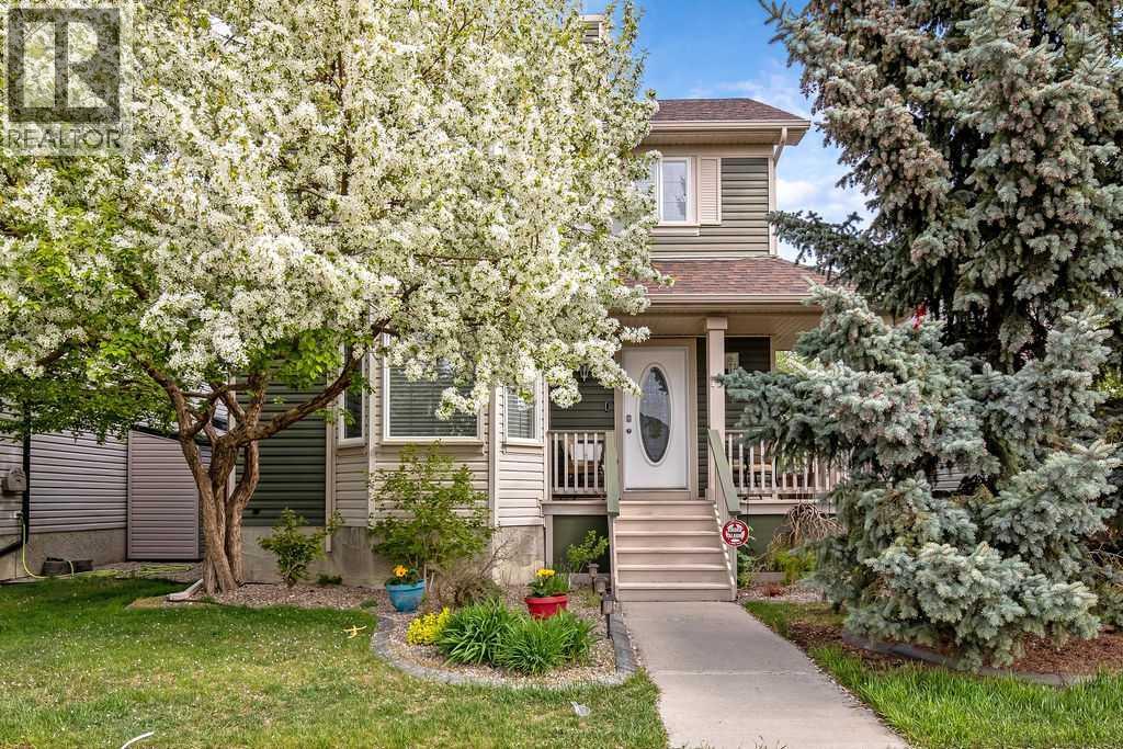 17 Luxstone Cres SW, Airdrie, AB T4B 2W6