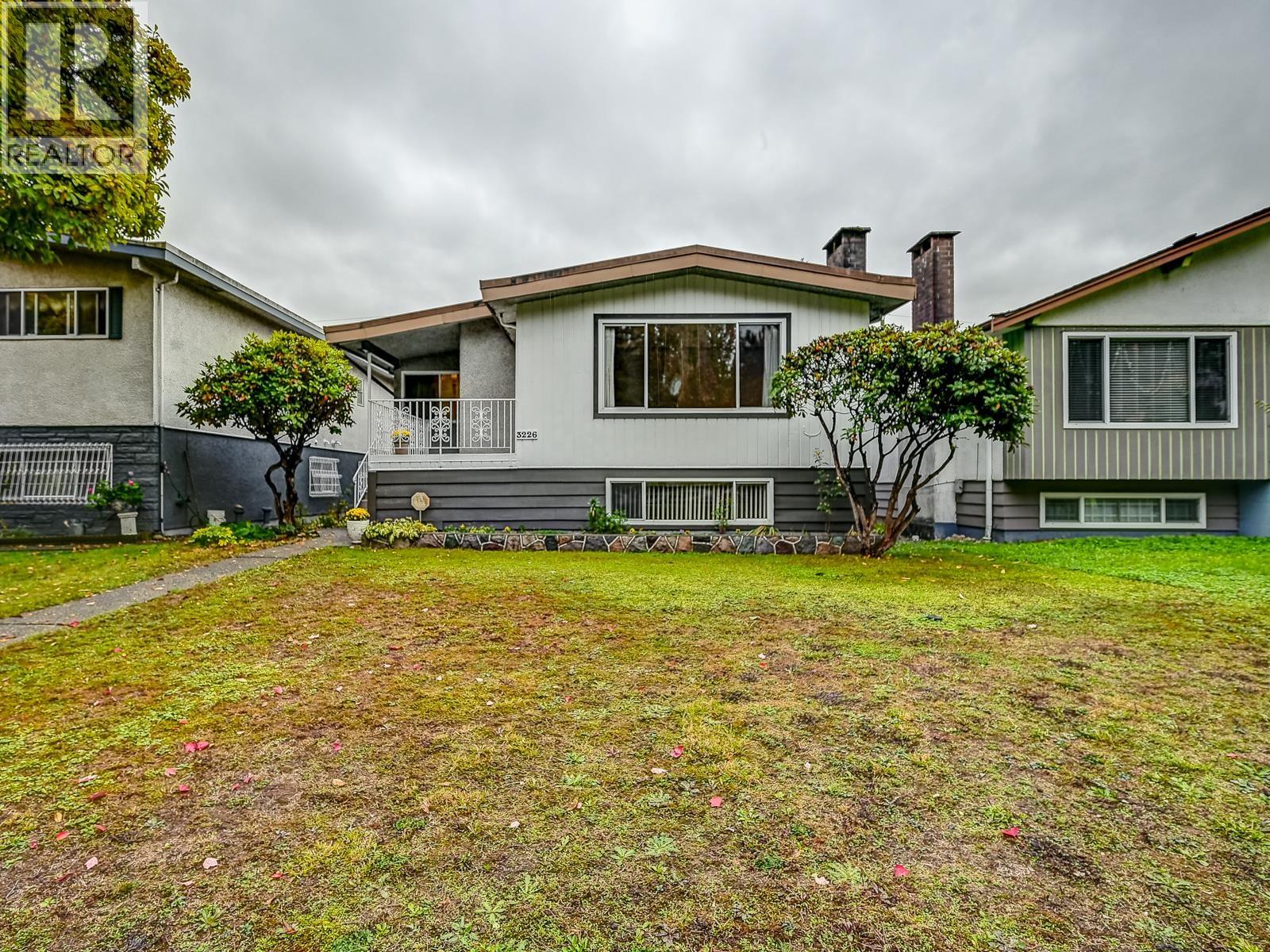 3226 E 1st Ave, Vancouver, BC V5M 1B8