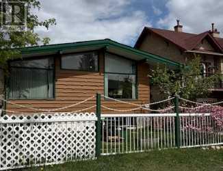 404 Pyramid Lake Rd, Jasper, AB T0E 1E0
