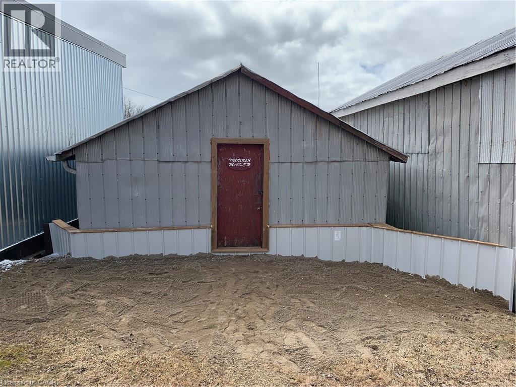 11 N Boathouse Ln, Port Rowan, ON N0E 1M0