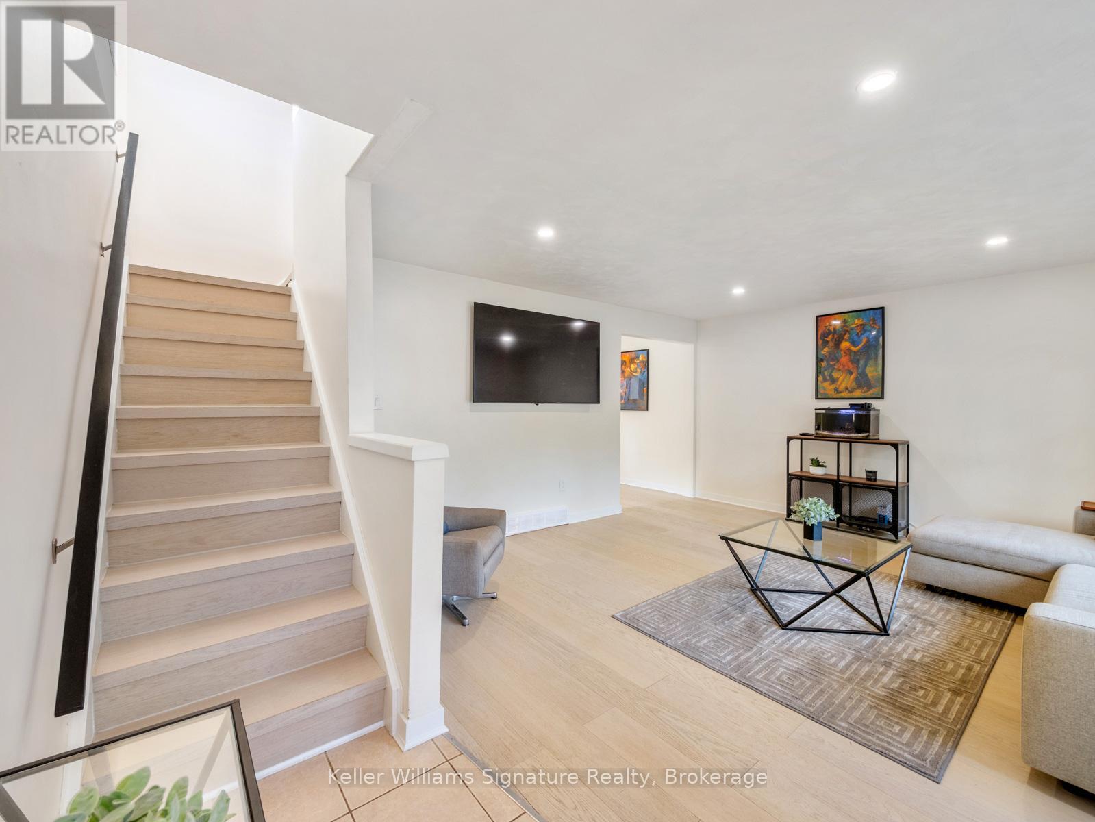 153 Dudhope Ave, Cambridge, ON N1R 4T9
