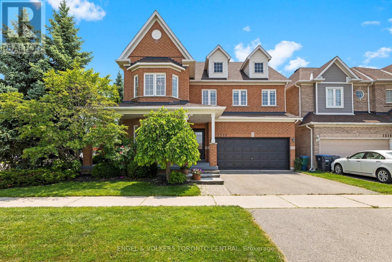 1510 Samuelson Cir, Mississauga, ON L5N 8A2
