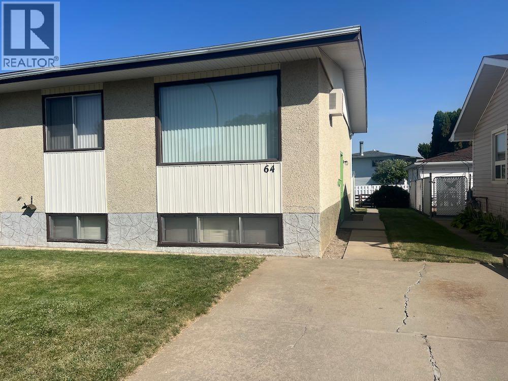 64 Carswell Rd SE, Medicine Hat, AB T1B 1M1