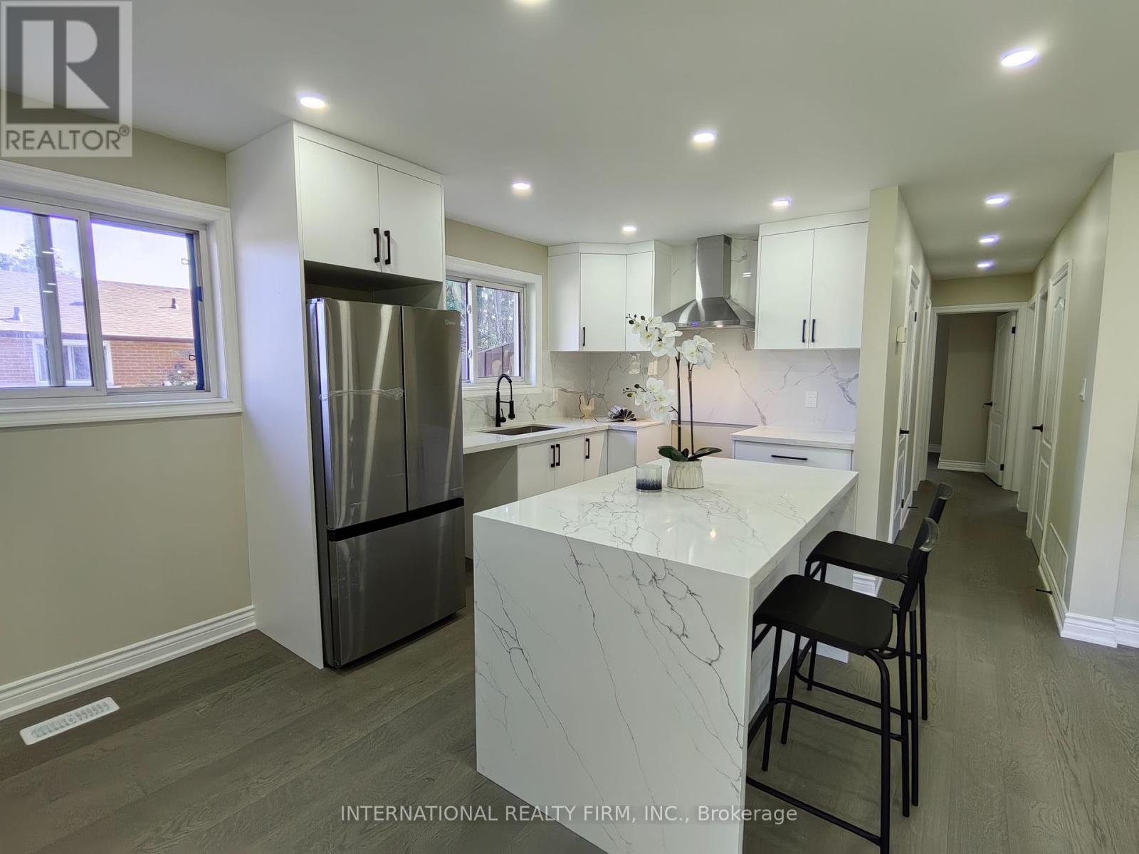 463 Rossland Rd E, Oshawa, ON L1G 2X3