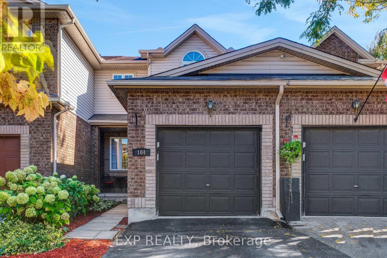 104 Carwood Cir, Ottawa, ON K1K 4V5