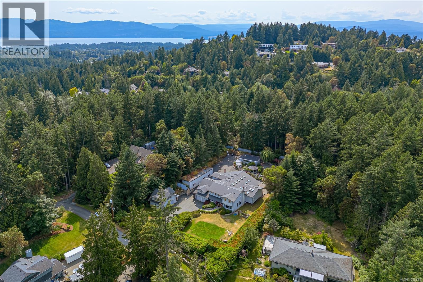 11376 Osprey Pl, North Saanich, BC V8L 5K6