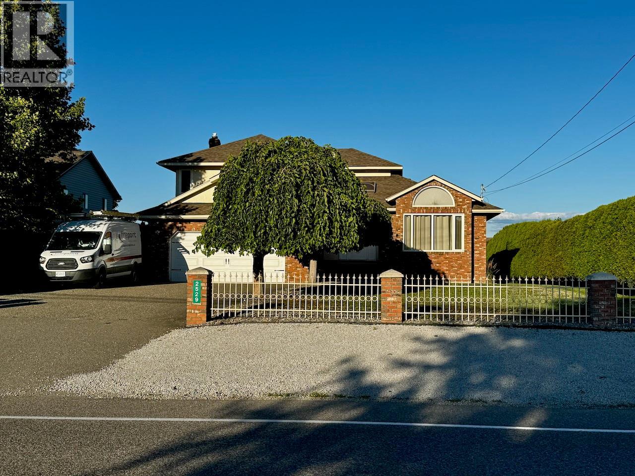 2529 Thacker Dr, West Kelowna, BC V1Z 1W2