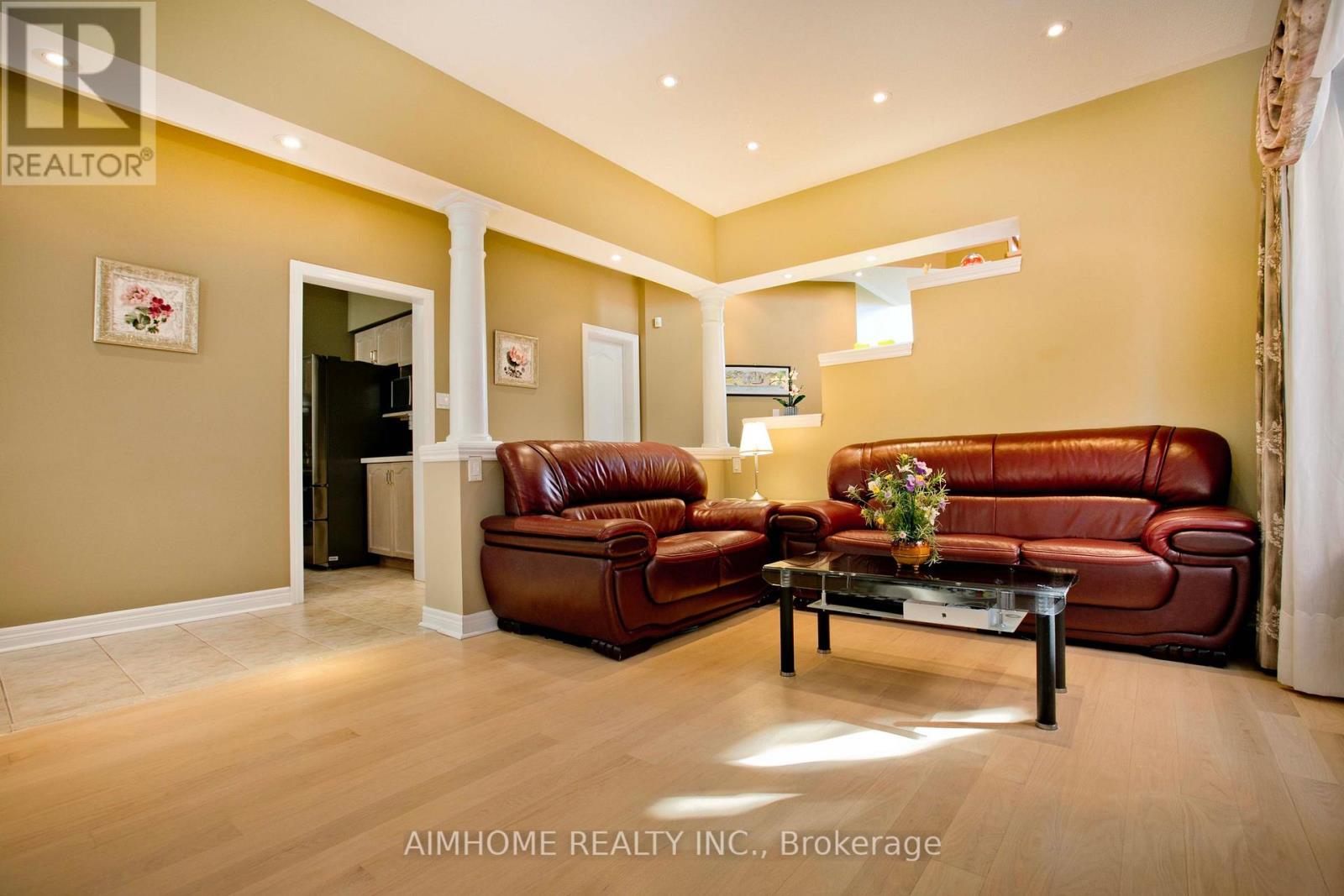 99 Colesbrook Rd, Richmond Hill, ON L4S 2G3