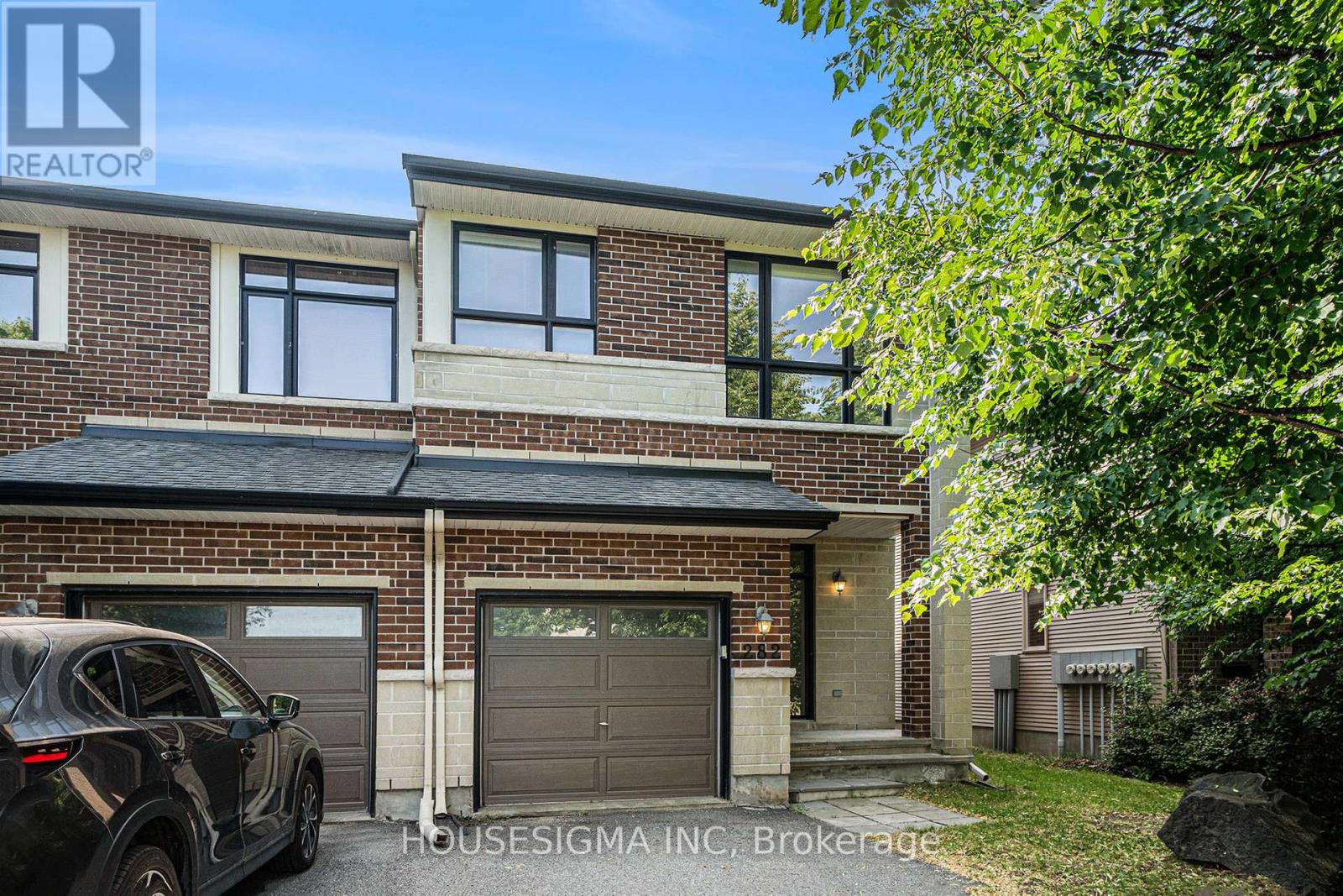 282 Keyrock Dr, Ottawa, ON K2T 0G1