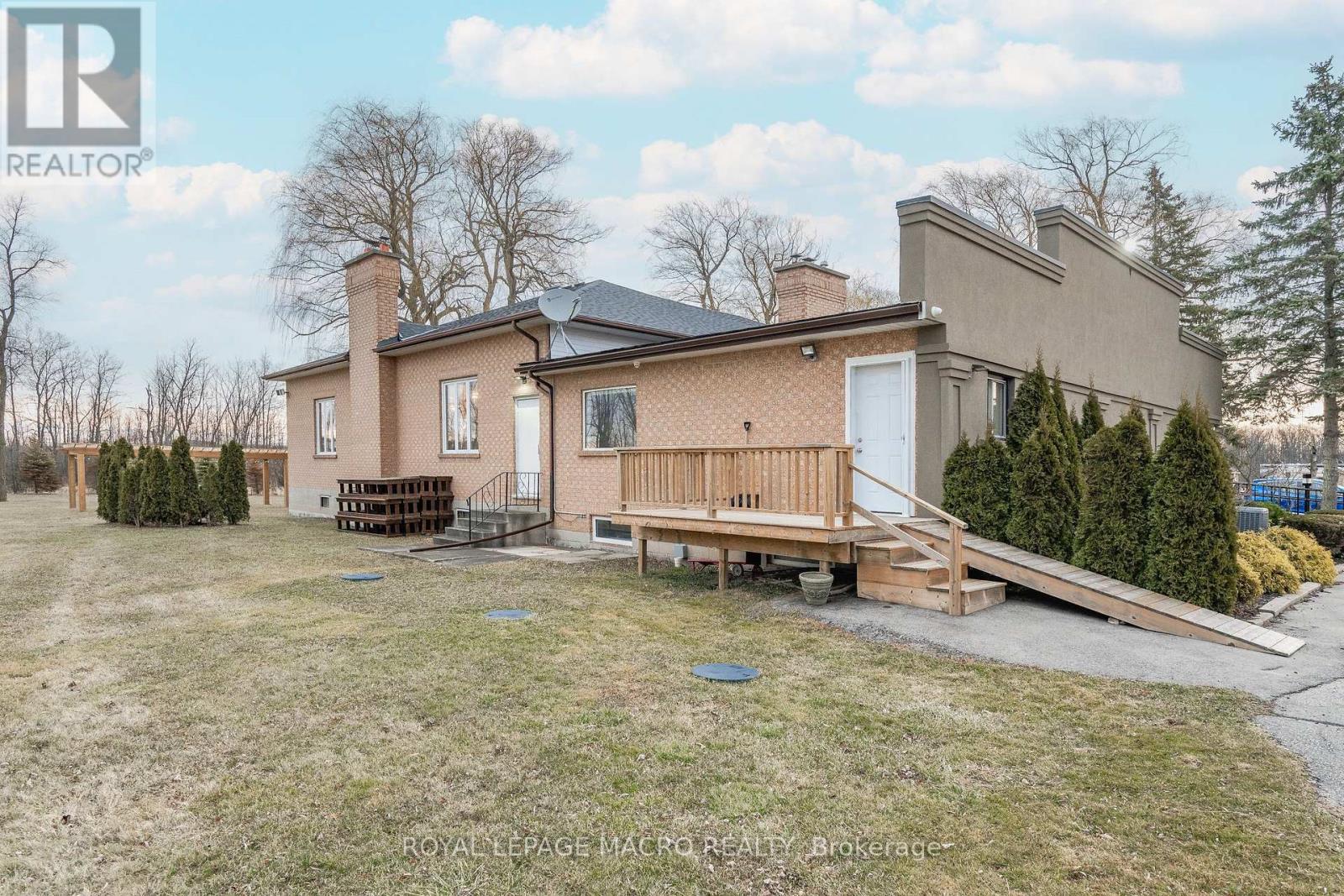 288 Kemp Rd W, Grimsby, ON L3M 4E7