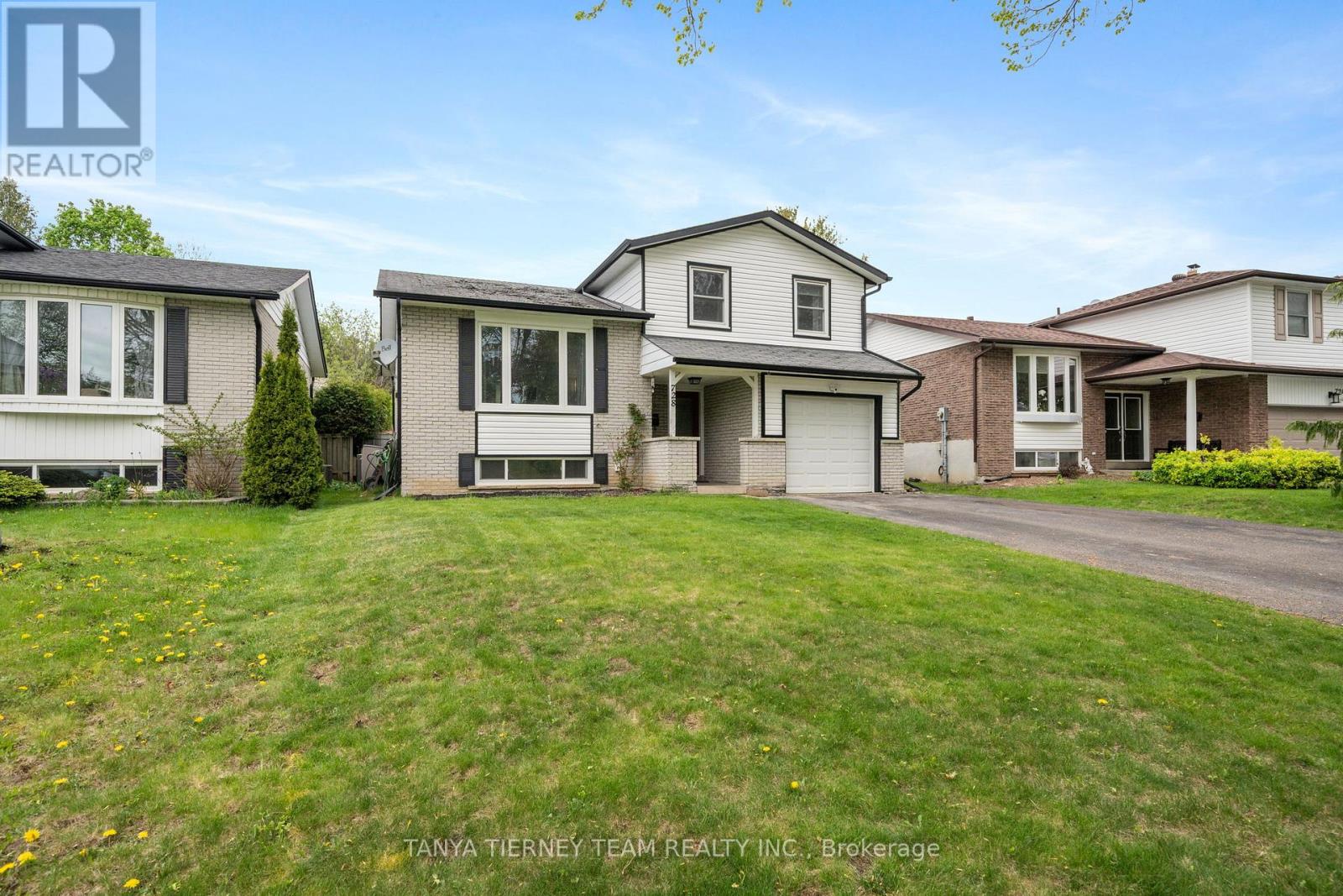 728 Bermuda Ave, Oshawa, ON L1J 6A8