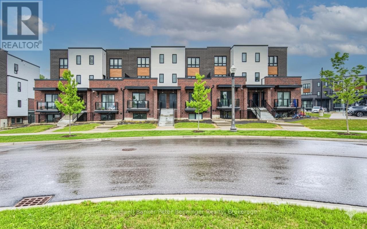 253 Chapel Hill Dr, Kitchener, ON N2R 0S4