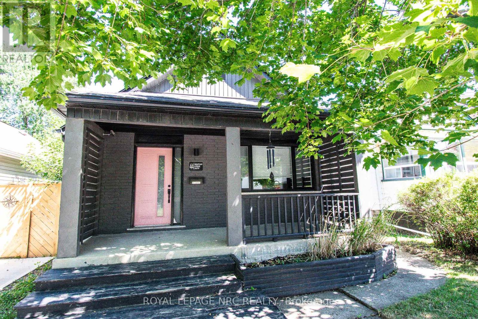 44 Grantham Ave S, St. Catharines, ON L2P 3B4