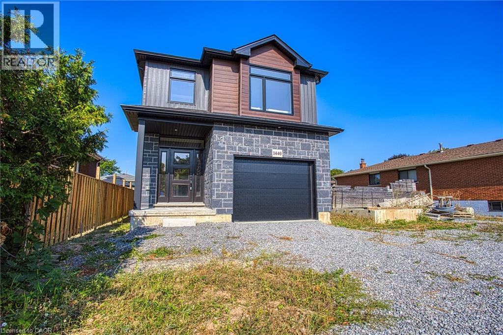 1440 Upper Gage Ave, Hamilton, ON L8W 1E7
