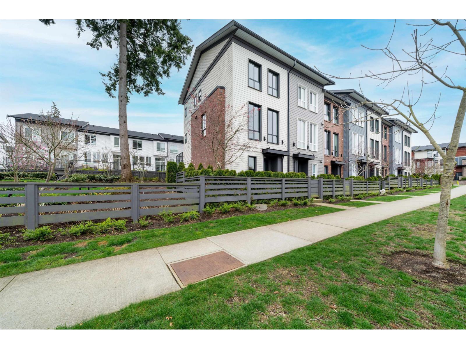 15828 27 Avenue Unit 8, Surrey, BC V3Z 0X4