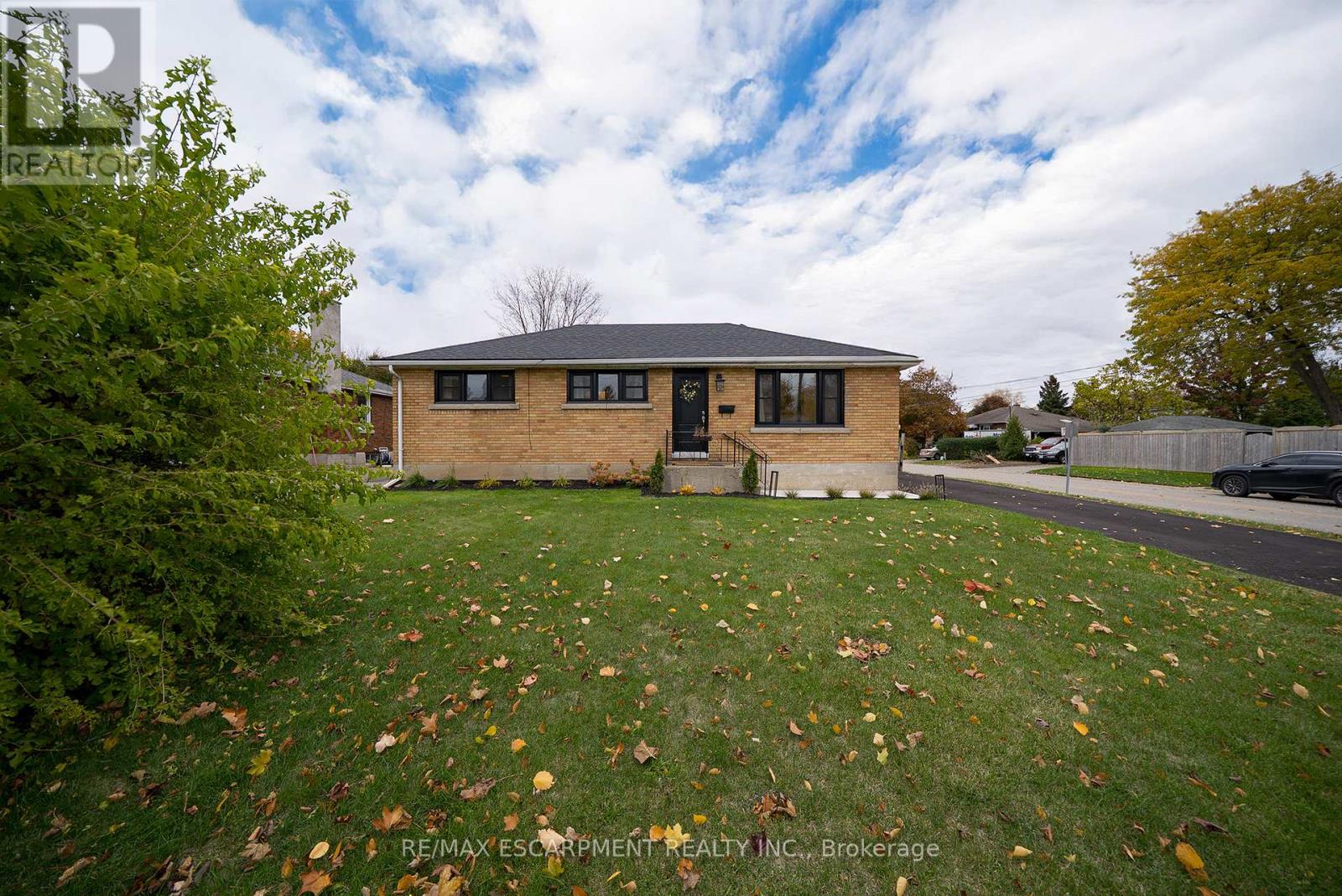 37 Rowanwood Ave, Brantford, ON N3S 7C1