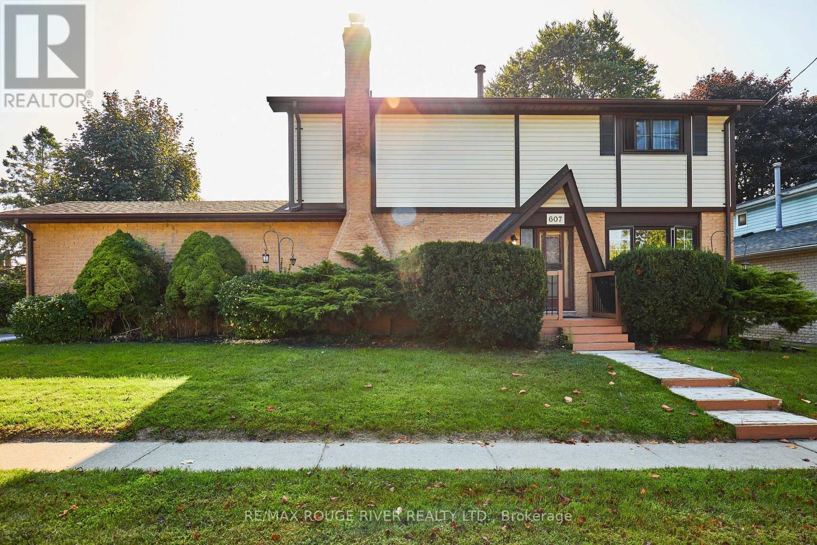 607 Carlisle St, Cobourg, ON K9A 4Y4