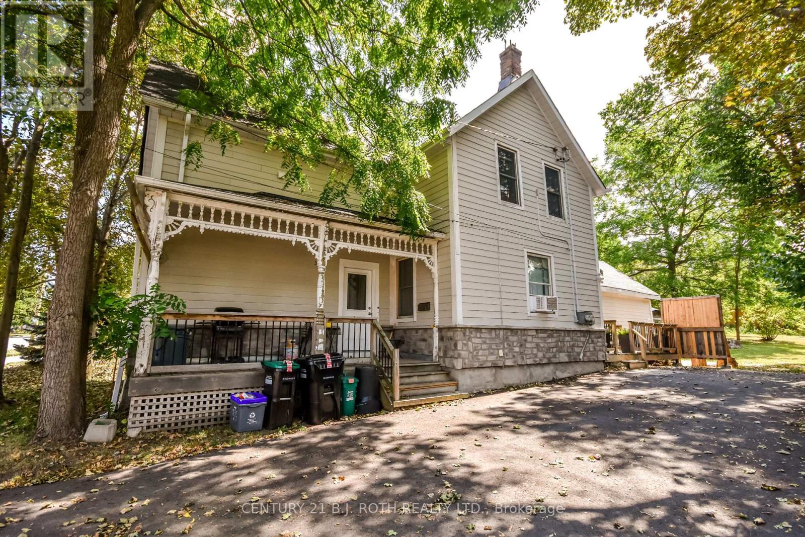 57 Penetang St, Barrie, ON L4M 1V5