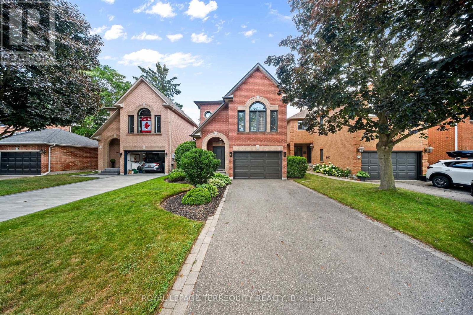 1066 Chateau Ct, Mississauga, ON L5H 4J8