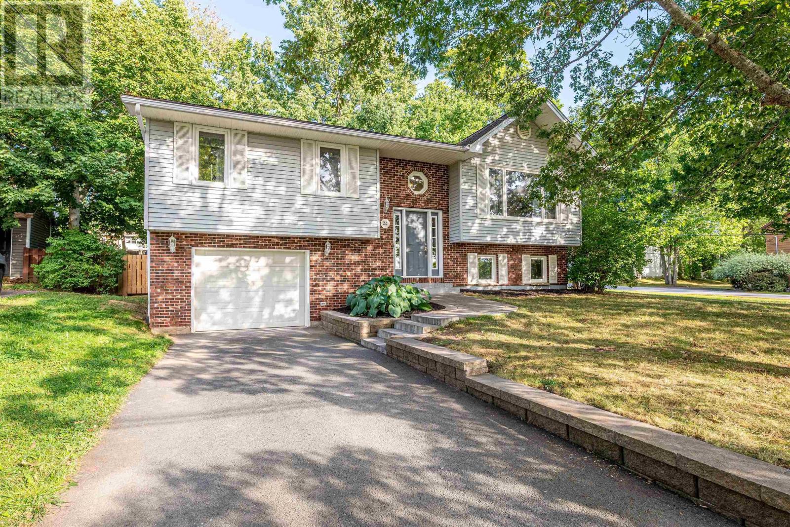 24 Aylward Rd, Falmouth, NS B0P 1P0