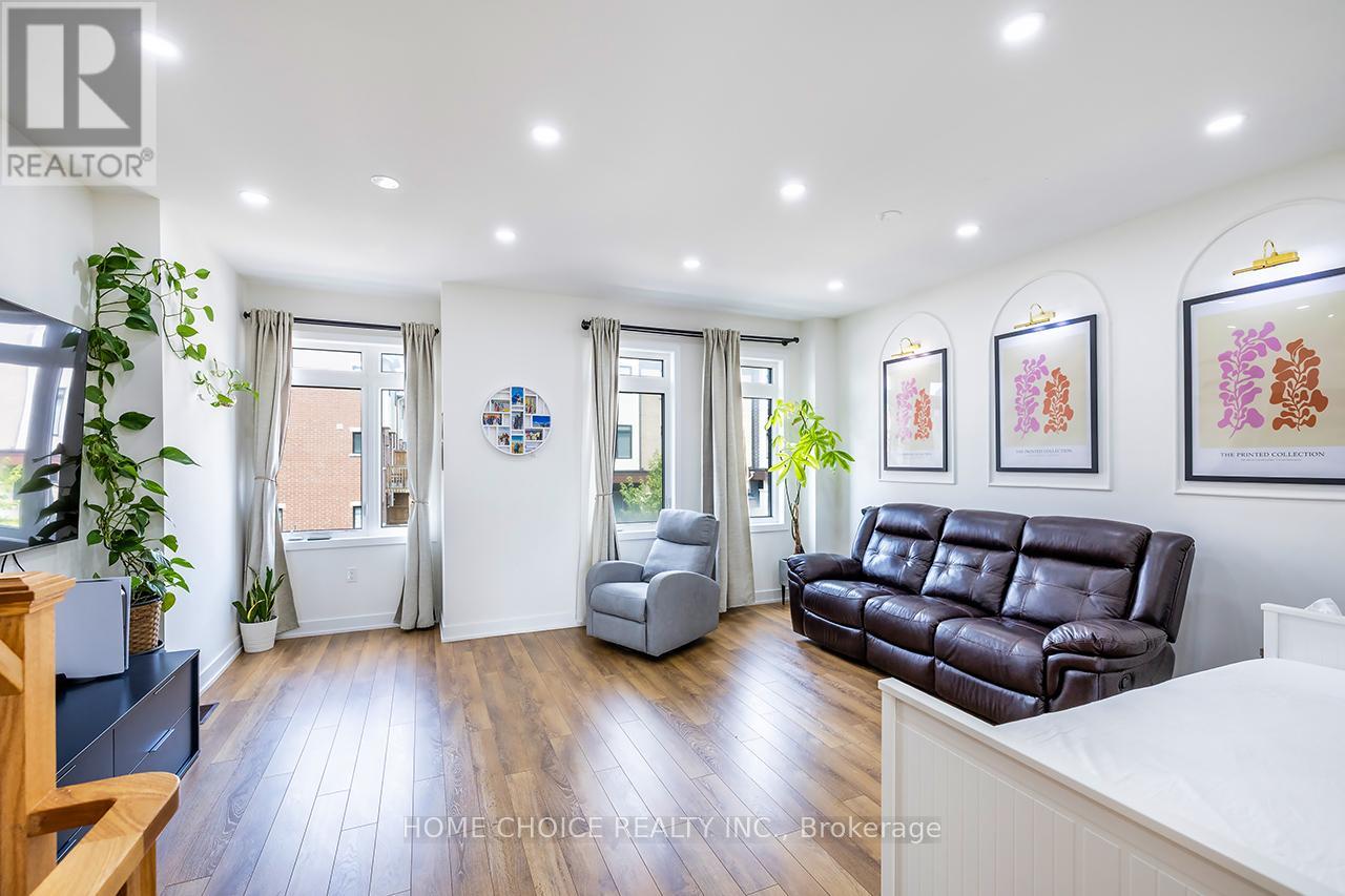 936 Kicking Horse Path, Oshawa, ON L1J 0B4