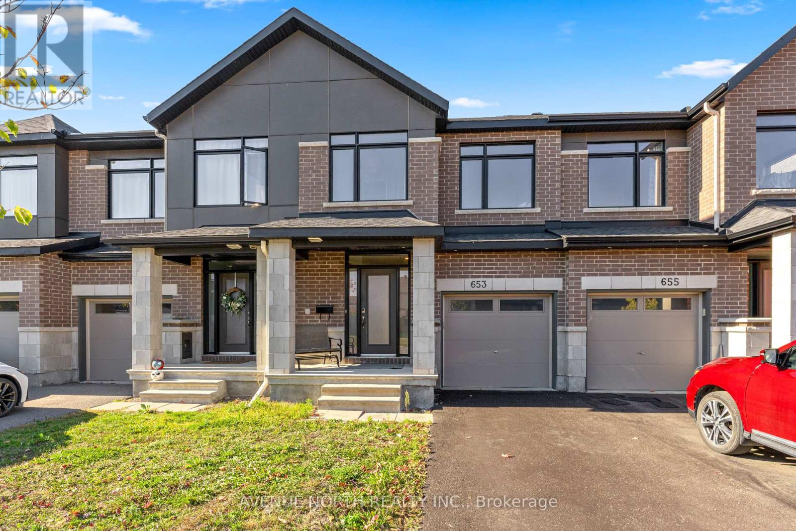 653 Putney Cres, Ottawa, ON K2S 2N7
