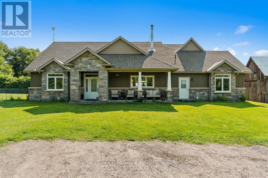 1448 Woito Station Rd, Laurentian Valley, ON K8A 6W5
