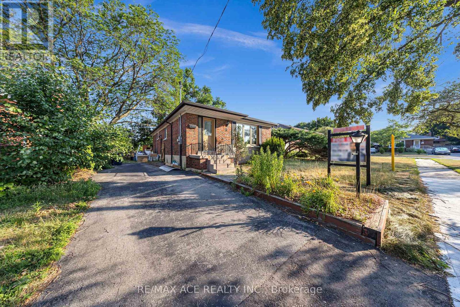 3 Hogan Dr, Toronto, ON M1G 2H1