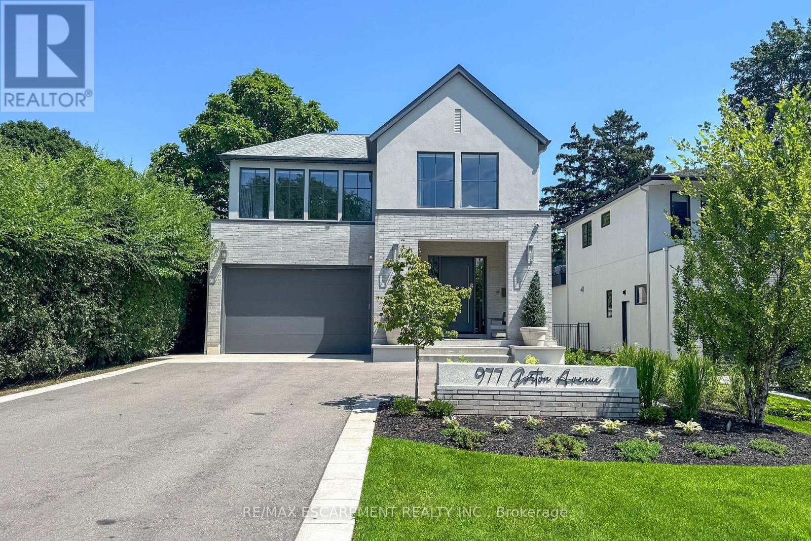 977 Gorton Ave, Burlington, ON L7T 1S6